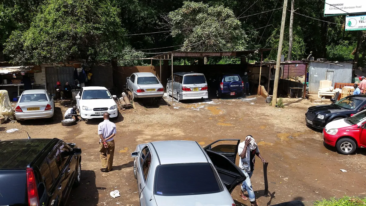 Street and parking in Kileleshwa, Nairobi